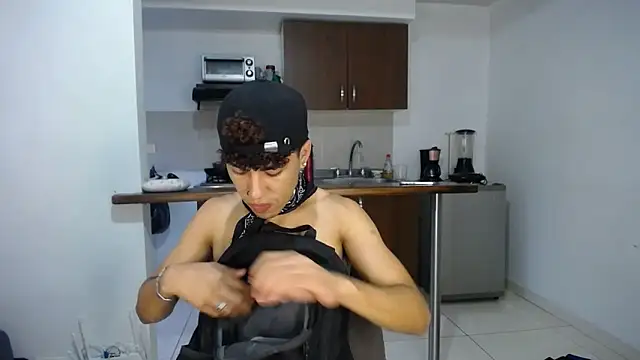 Snapshot of black_men9 chatting on 04-04-26, 10:27 black men9 online show from 04-04-26, 10:27