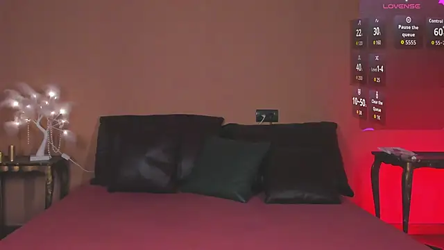 Snapshot of Amber-Tender chatting on 02-13-26, 10:32 Amber-Tender online show from 02-13-26, 10:32