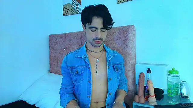 Snapshot of Ethan_Briggs chatting on 01-14-26, 03:43 Ethan Briggs online show from 01-14-26, 03:43