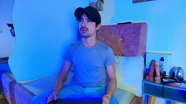 Snapshot of Ethan_Briggs chatting on 01-07-26, 03:33 Ethan Briggs online show from 01-07-26, 03:33