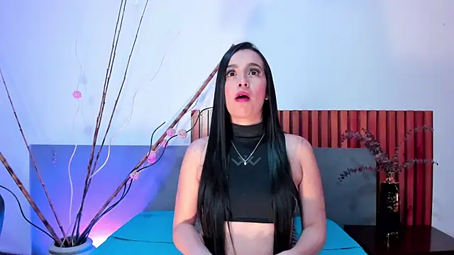 EllaVillaluna online show from 01-14-26, 01:42