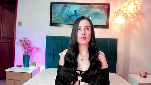 EllaVillaluna online show from 12-18-25, 01:00