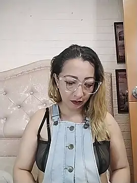 Snapshot of DanaMontana chatting on 07-15-26, 02:46 DanaMontana online show from 07-15-26, 02:46