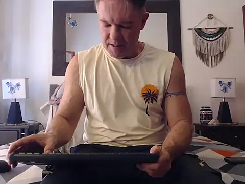 Snapshot of TommyLopez chatting on 02-03-26, 04:01 TommyLopez online show from 02-03-26, 04:01