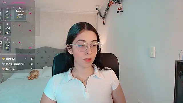 Snapshot of emmalove_doll chatting on 02-13-26, 11:10 emmalove doll online show from 02-13-26, 11:10