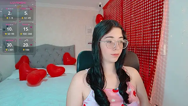 Snapshot of emmalove_doll chatting on 02-18-26, 11:06 emmalove doll online show from 02-18-26, 11:06