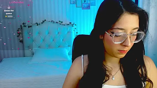 Snapshot of emmalove_doll chatting on 03-04-26, 12:18 emmalove doll online show from 03-04-26, 12:18