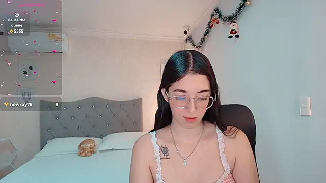 Snapshot of emmalove_doll chatting on 02-10-26, 11:20 emmalove doll online show from 02-10-26, 11:20