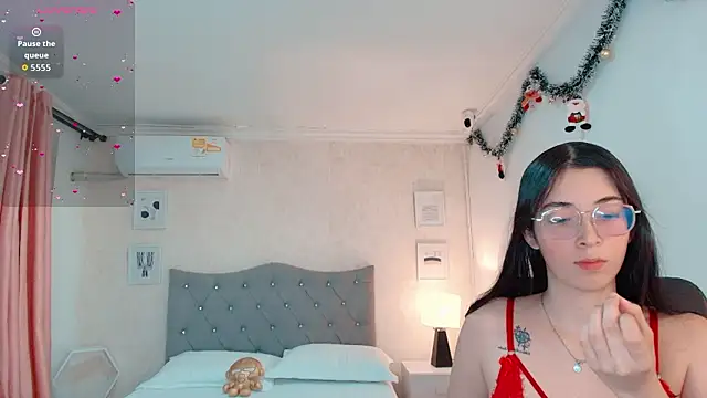 Snapshot of emmalove_doll chatting on 02-11-26, 11:10 emmalove doll online show from 02-11-26, 11:10