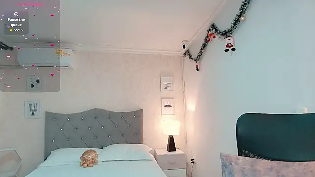 Snapshot of emmalove_doll chatting on 02-08-26, 11:08 emmalove doll online show from 02-08-26, 11:08