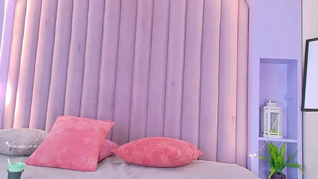 Miia Anderson online show from 04-09-26, 12:00