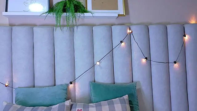 Miia Anderson online show from 04-08-26, 12:50