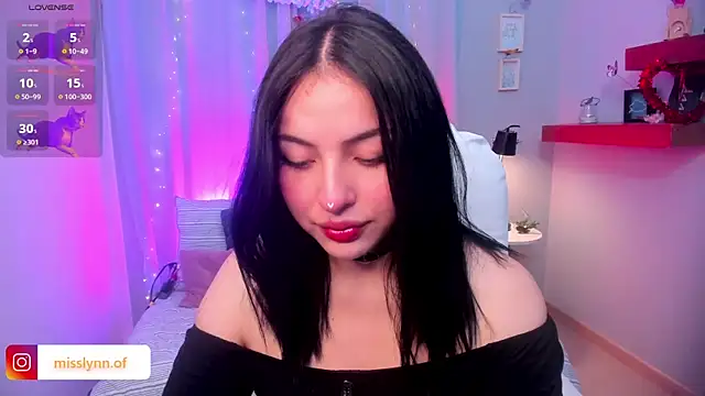 Missslynnn online show from 12-19-25, 05:43