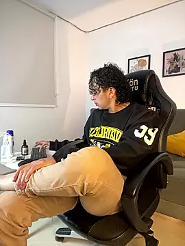 Snapshot of Jay_Taylor chatting on 01-11-26, 10:38 Jay Taylor online show from 01-11-26, 10:38