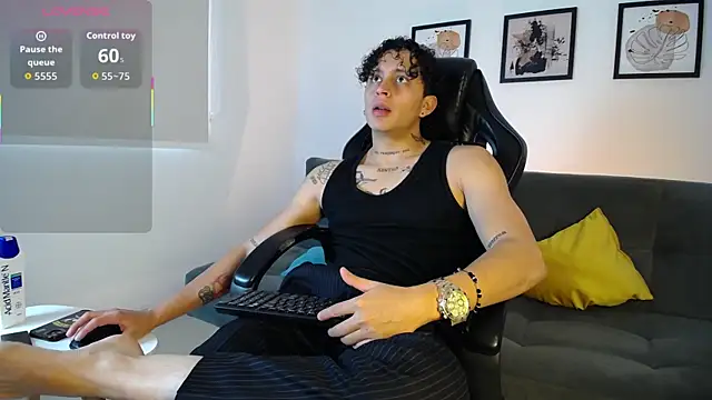 Snapshot of Jay_Taylor chatting on 01-10-26, 09:32 Jay Taylor online show from 01-10-26, 09:32