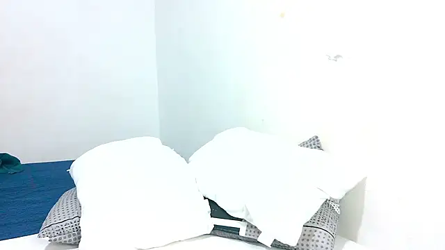 Sthefanyx2 online show from 02-15-26, 01:17