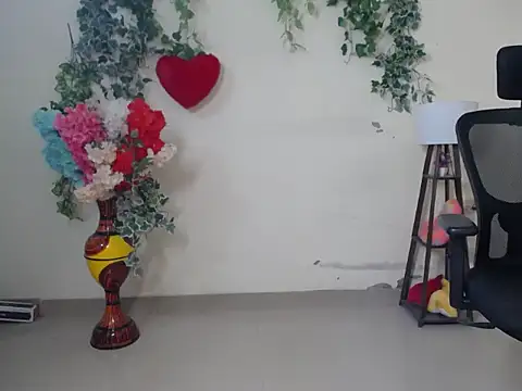 Shy nivi online show from 06-15-26, 04:06