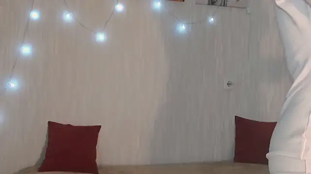 AnneNexxtDoor online show from 01-11-26, 04:08