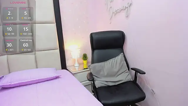 Snapshot of JulietaFerrer_ chatting on 12-20-25, 11:57 JulietaFerrer online show from 12-20-25, 11:57