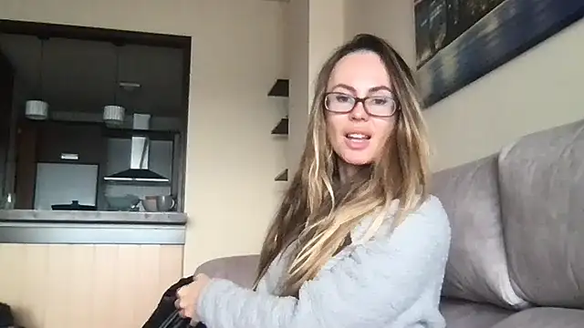 Snapshot of LeMilf chatting on 01-09-26, 09:16 LeMilf online show from 01-09-26, 09:16