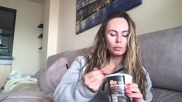 Snapshot of LeMilf chatting on 01-14-26, 11:36 LeMilf online show from 01-14-26, 11:36