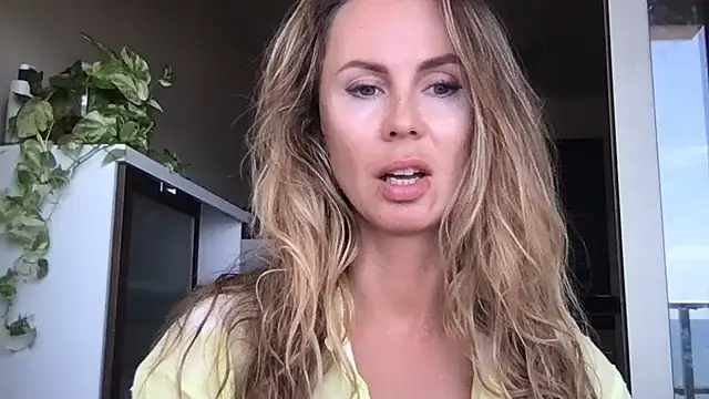 Snapshot of LeMilf chatting on 06-17-26, 10:25 LeMilf online show from 06-17-26, 10:25