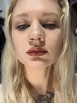 Snapshot of TeaseKitten- chatting on 12-20-25, 05:10 TeaseKitten- online show from 12-20-25, 05:10