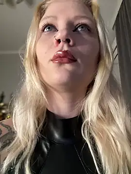 Snapshot of TeaseKitten- chatting on 12-21-25, 05:42 TeaseKitten- online show from 12-21-25, 05:42