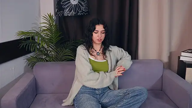 Snapshot of OdetteWitschi chatting on 12-15-25, 01:17 OdetteWitschi online show from 12-15-25, 01:17