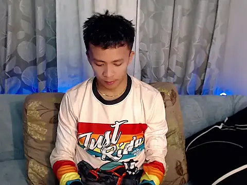 ur twinkKirk6969 online show from 05-11-26, 10:38