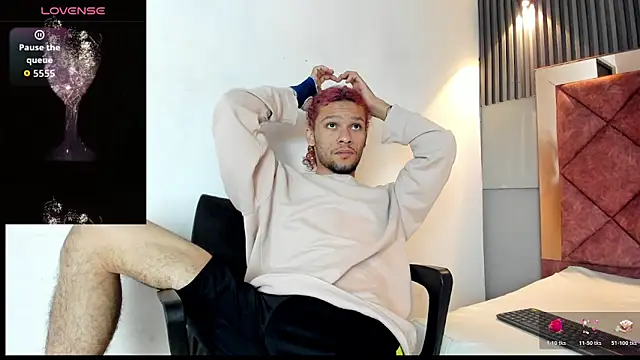 Snapshot of TAYSON_SCOTT chatting on 01-09-26, 01:18 TAYSON SCOTT online show from 01-09-26, 01:18