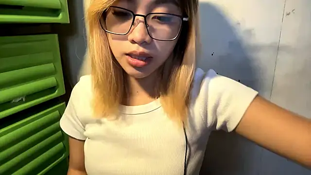 Snapshot of LenoraFrailey chatting on 01-09-26, 04:41 LenoraFrailey online show from 01-09-26, 04:41