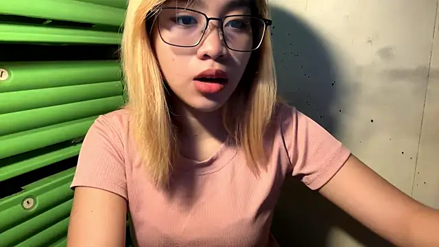 Snapshot of LenoraFrailey chatting on 01-07-26, 05:23 LenoraFrailey online show from 01-07-26, 05:23