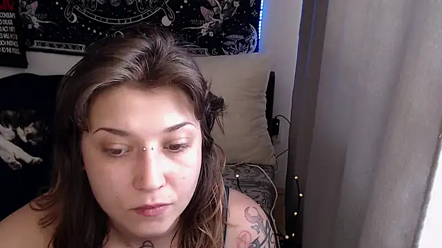 Snapshot of AlienforTwenty chatting on 06-07-26, 12:32 AlienforTwenty online show from 06-07-26, 12:32