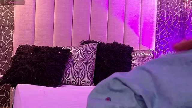 Snapshot of danielamilles chatting on 12-17-25, 01:16 danielamilles online show from 12-17-25, 01:16