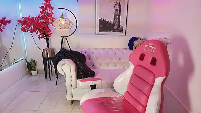 Snapshot of Carolina_cherry chatting on 01-19-26, 11:47 Carolina cherry online show from 01-19-26, 11:47