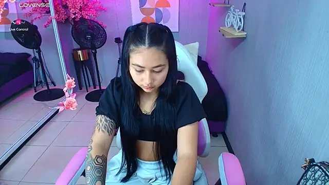 Carolina cherry online show from 03-21-26, 12:09