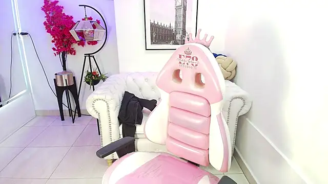 Snapshot of Carolina_cherry chatting on 02-22-26, 11:12 Carolina cherry online show from 02-22-26, 11:12