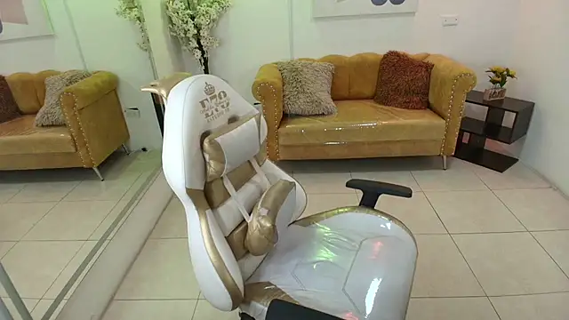 Carolina cherry online show from 04-10-26, 12:45