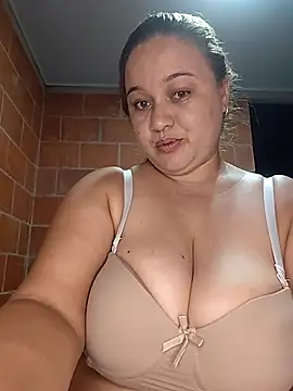 Snapshot of MMia_18 chatting on 01-06-26, 11:20 MMia 18 online show from 01-06-26, 11:20