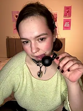 Snapshot of MelisaDreams chatting on 01-12-26, 02:02 MelisaDreams online show from 01-12-26, 02:02