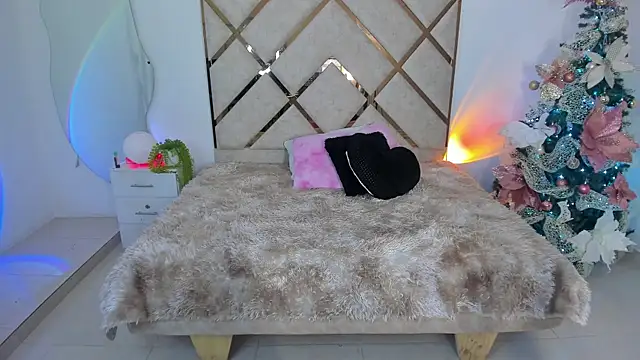 queenie staar online show from 12-16-25, 08:57