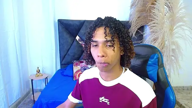 angelll18  online show from 03-31-26, 08:22