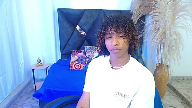 angelll18  online show from 03-25-26, 09:03