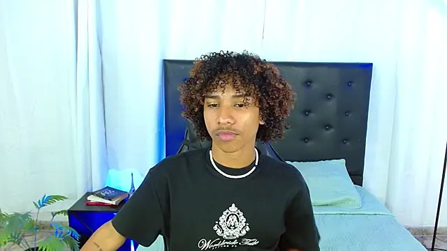 angelll18  online show from 02-26-26, 09:37