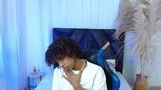 angelll18  online show from 01-09-26, 09:00