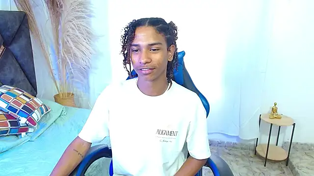 angelll18  online show from 12-18-25, 08:56