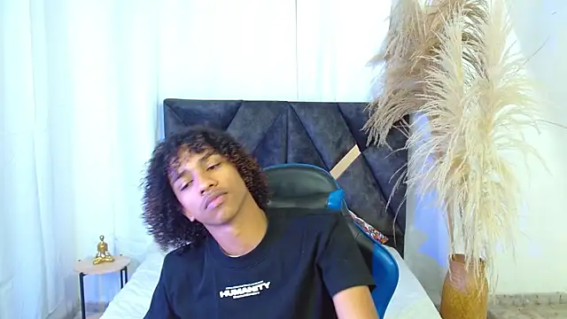 angelll18  online show from 02-13-26, 08:53