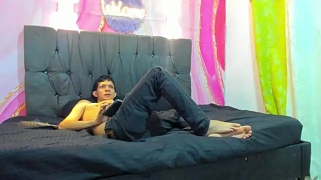 Snapshot of Straight_Guy22 chatting on 01-15-26, 04:27 Straight Guy22 online show from 01-15-26, 04:27