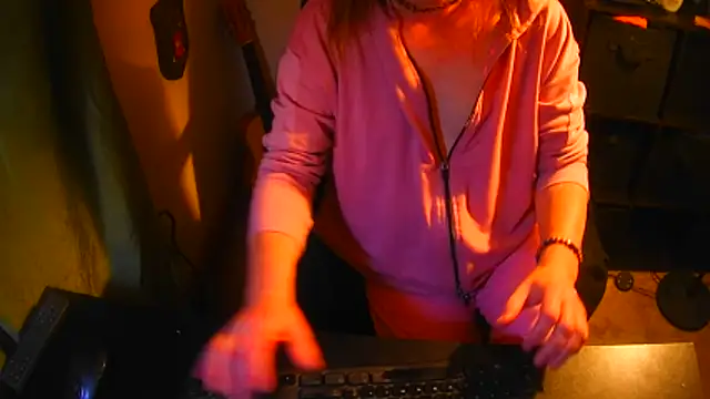 GoodGirlKelly online show from 02-04-26, 09:43